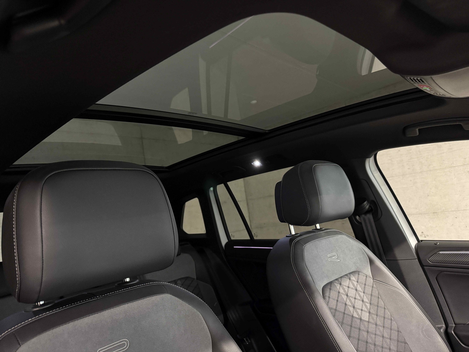 VW Tiguan 2.0TSI R-Line 4Motion DSG-image-16