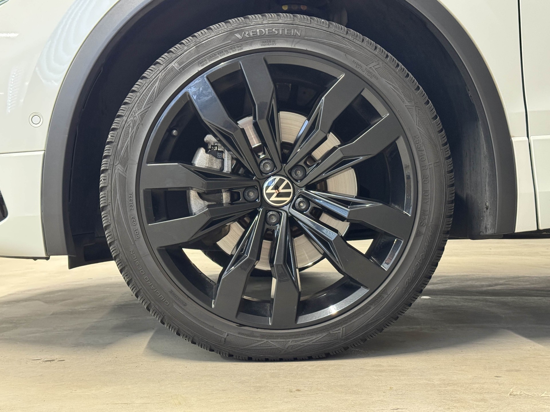 VW Tiguan 2.0TSI R-Line 4Motion DSG-image-18