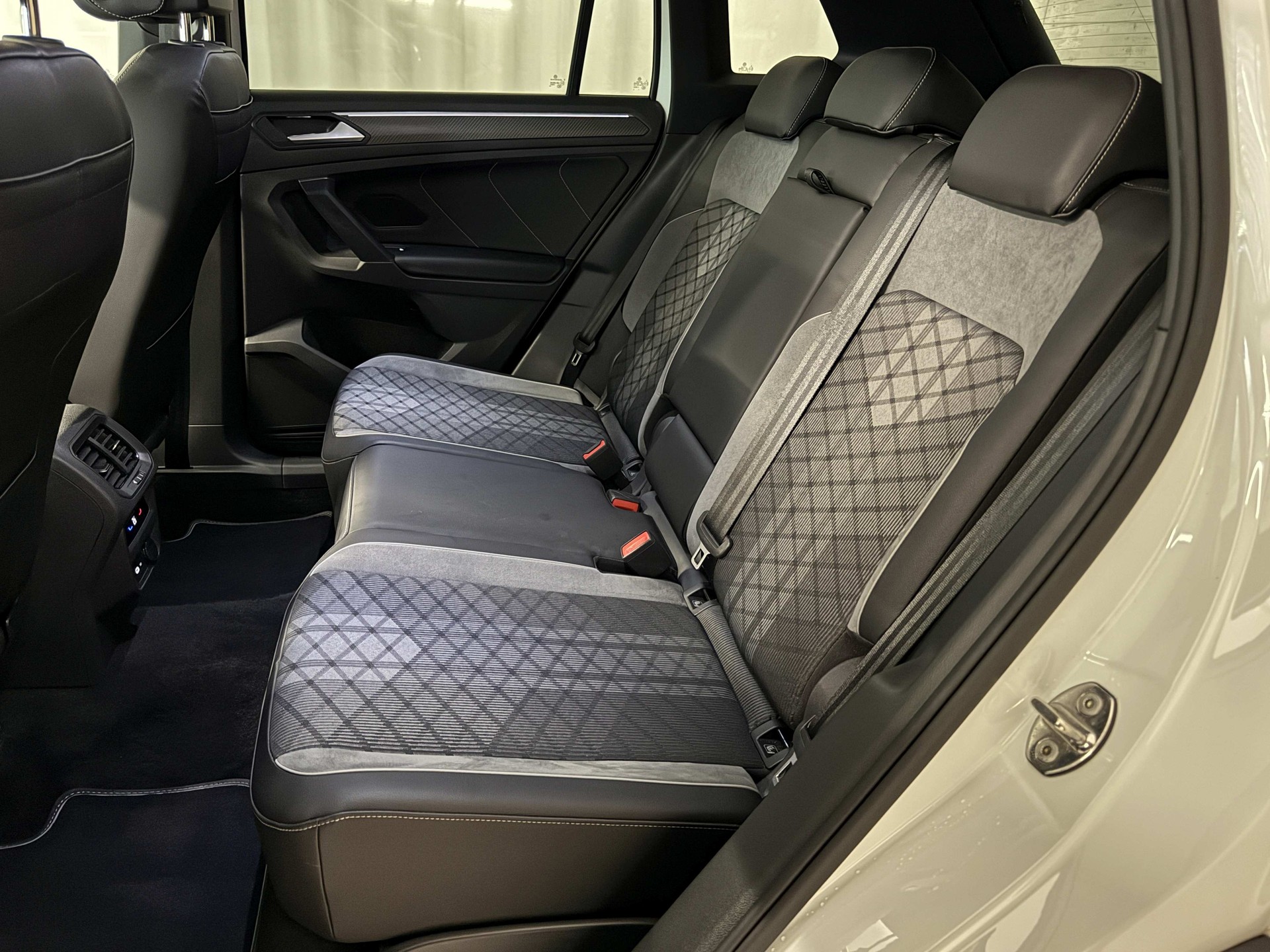 VW Tiguan 2.0TSI R-Line 4Motion DSG-image-14