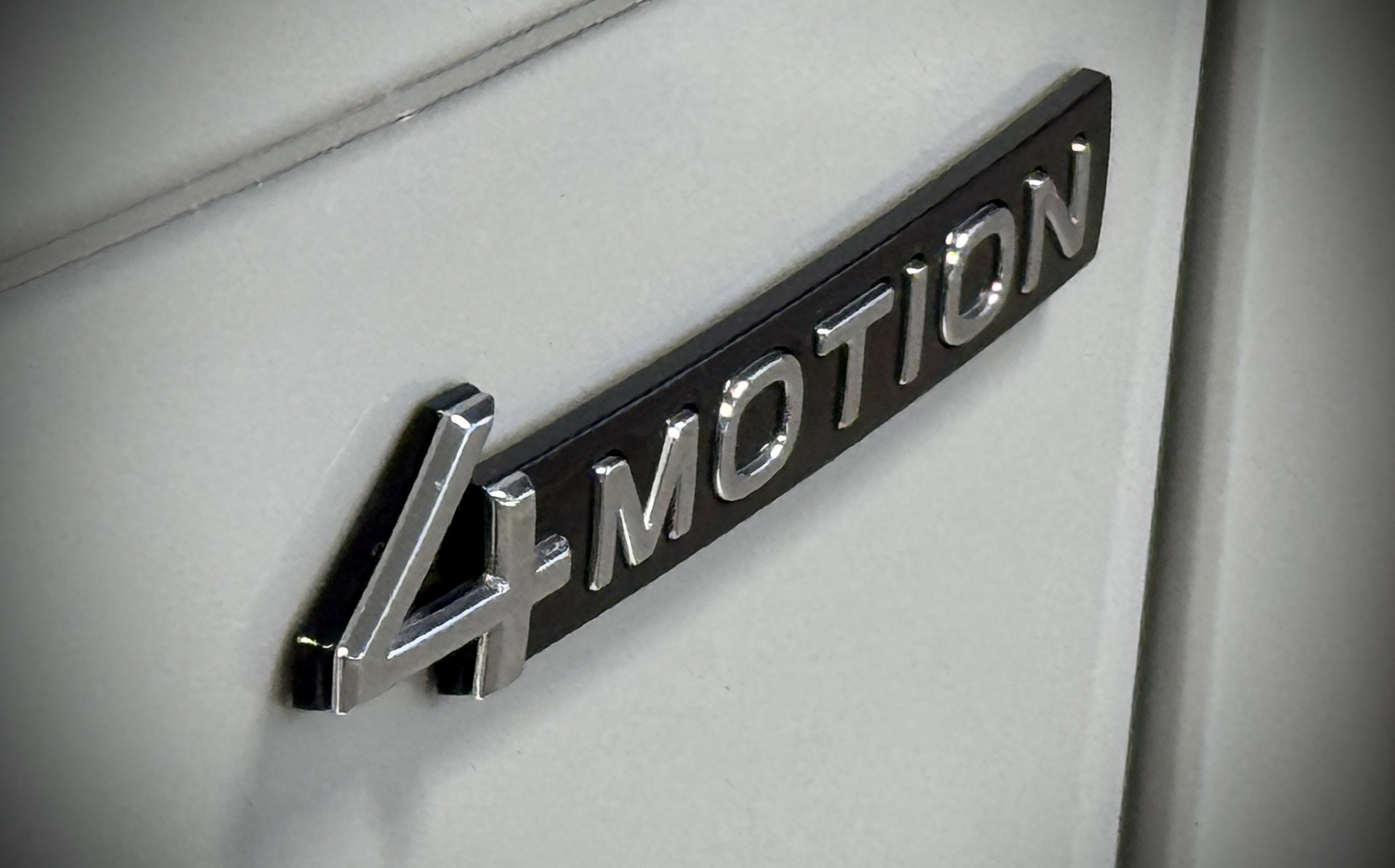 VW Tiguan 2.0TSI R-Line 4Motion DSG-image-5