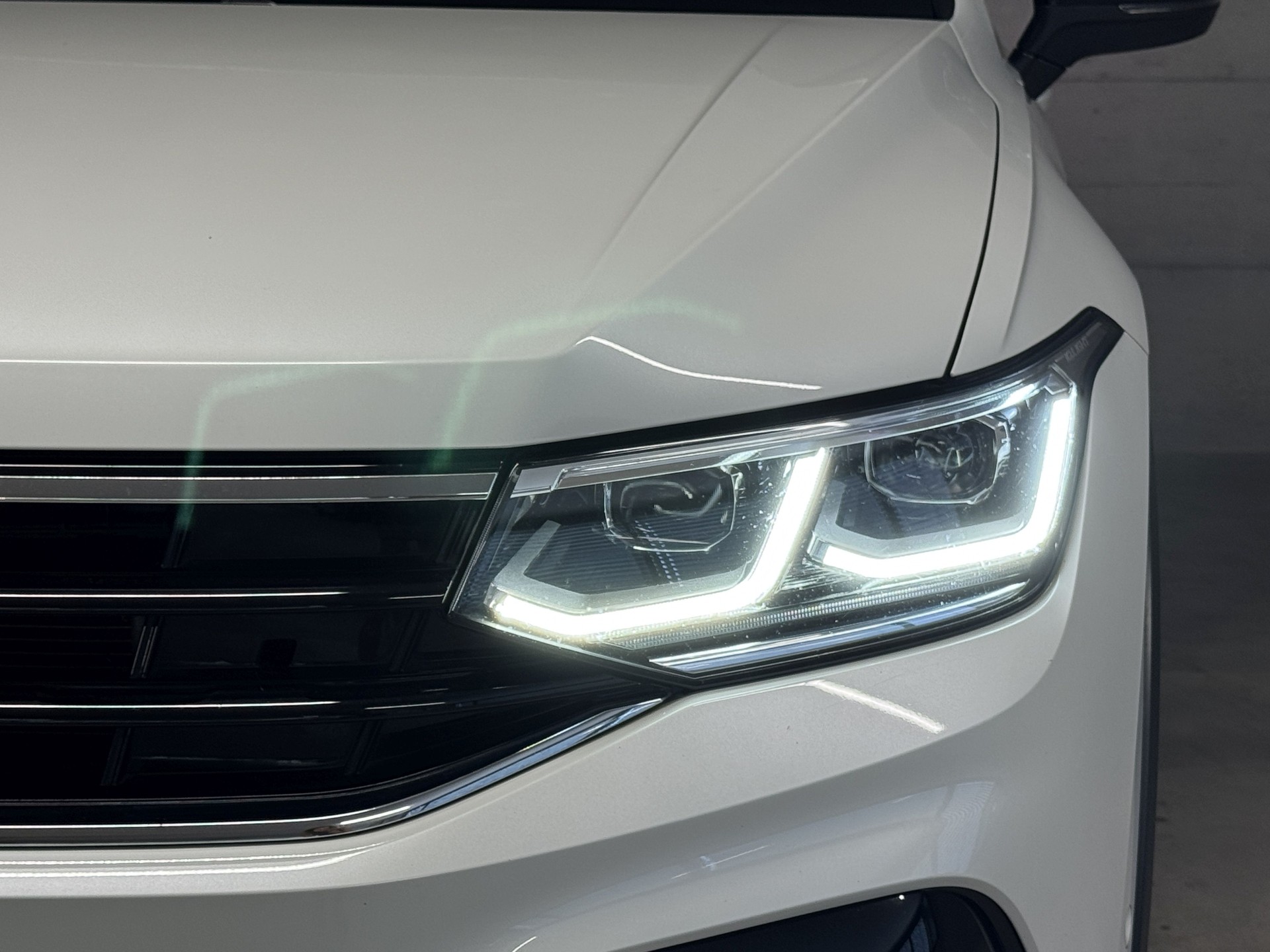 VW Tiguan 2.0TSI R-Line 4Motion DSG-image-6