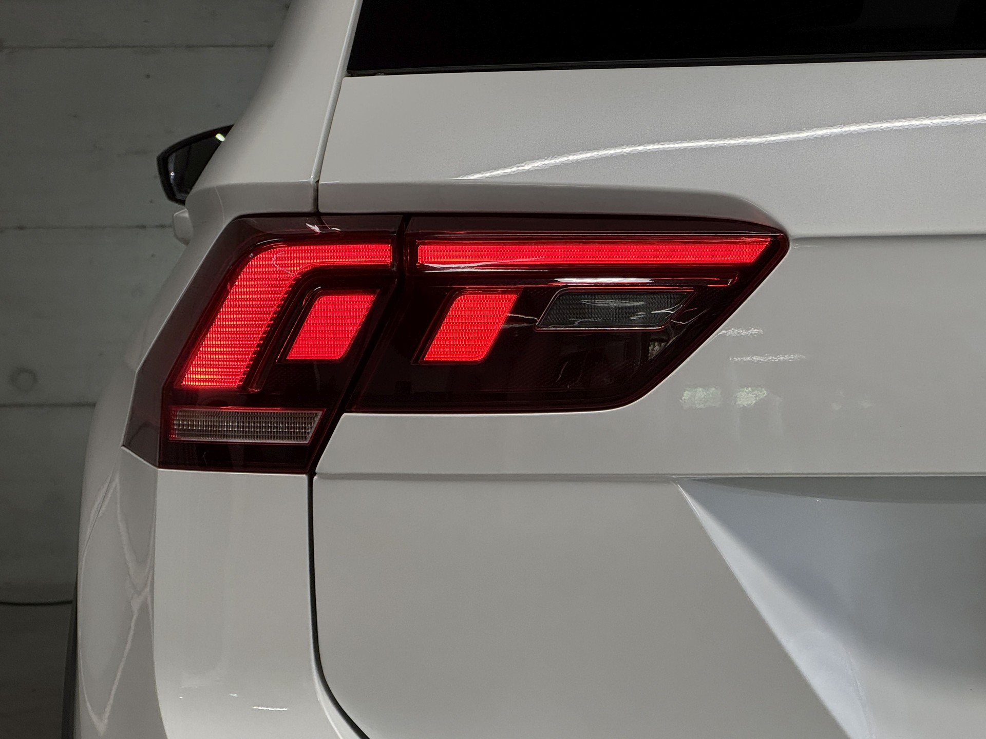 VW Tiguan 2.0TSI R-Line 4Motion DSG-image-4