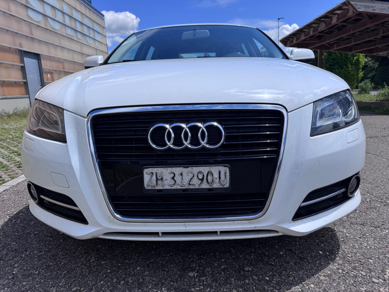 AUDI A3 Sportback 1.8 TFSI Ambiente S-tronic-image-2