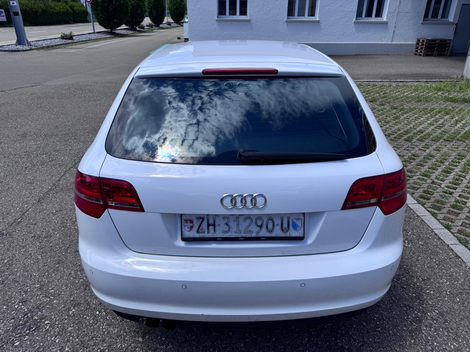AUDI A3 Sportback 1.8 TFSI Ambiente S-tronic-image-5