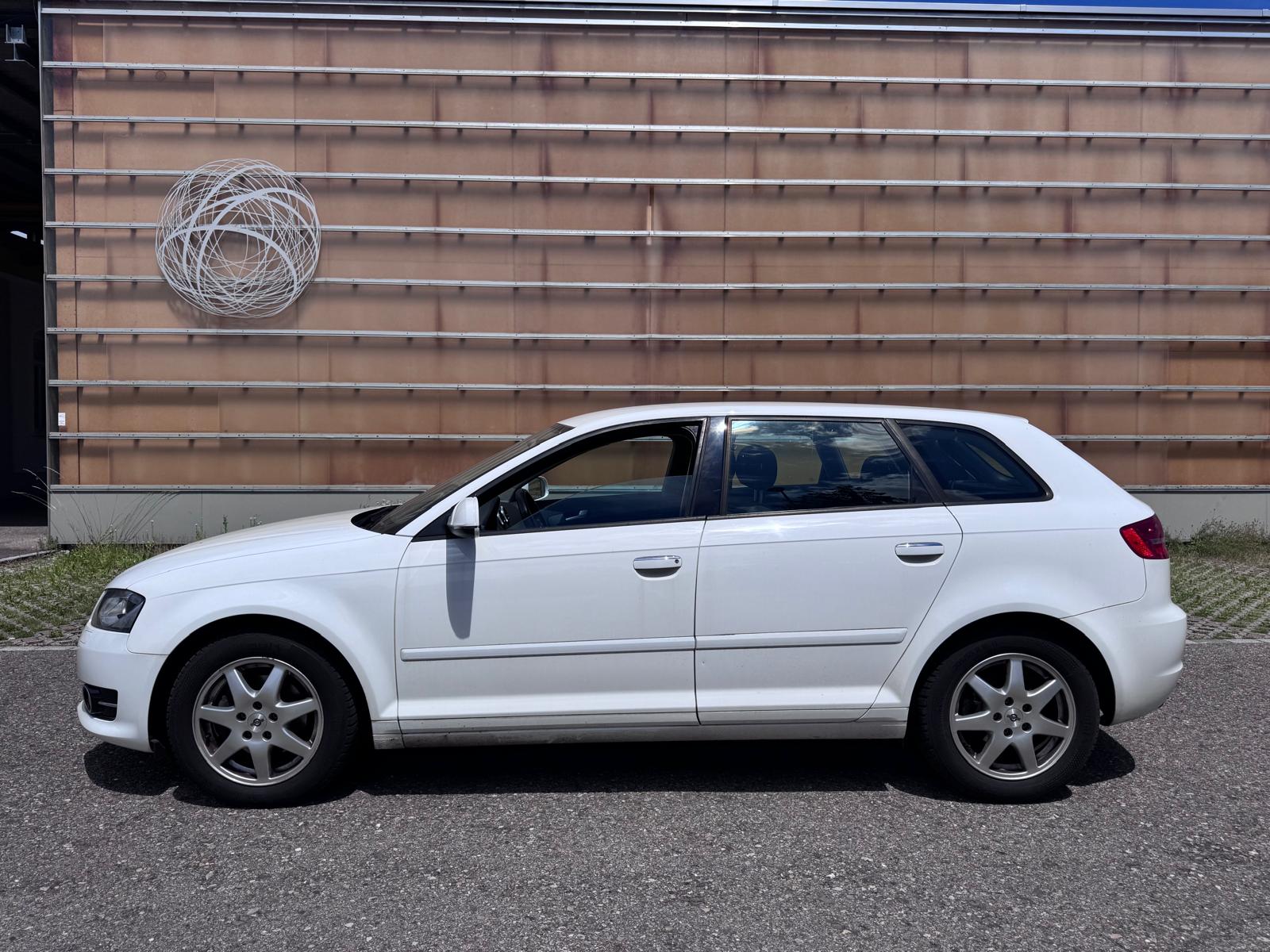 AUDI A3 Sportback 1.8 TFSI Ambiente S-tronic-image-0