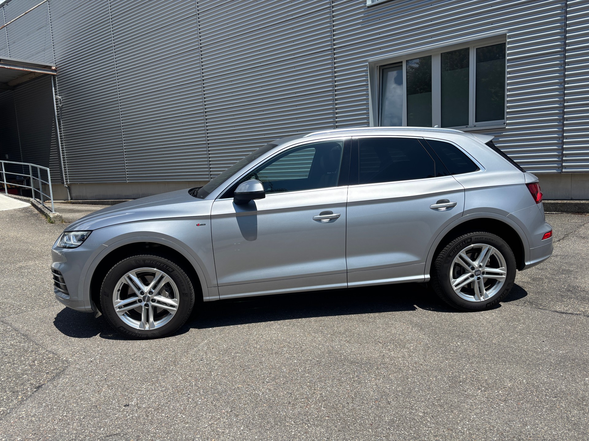 AUDI Q5 2.0 TFSI sport quattro S-tronic-image-1