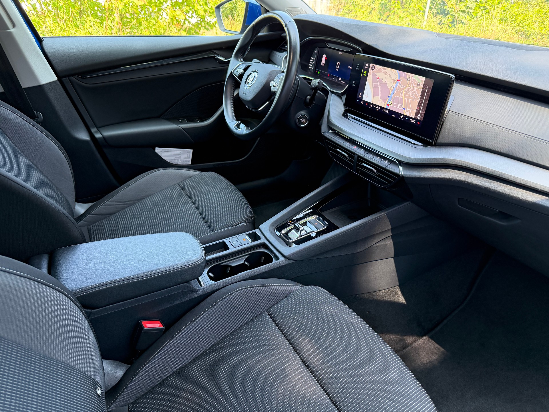 SKODA Octavia Combi 2.0 TDI DSG Ambition-image-11