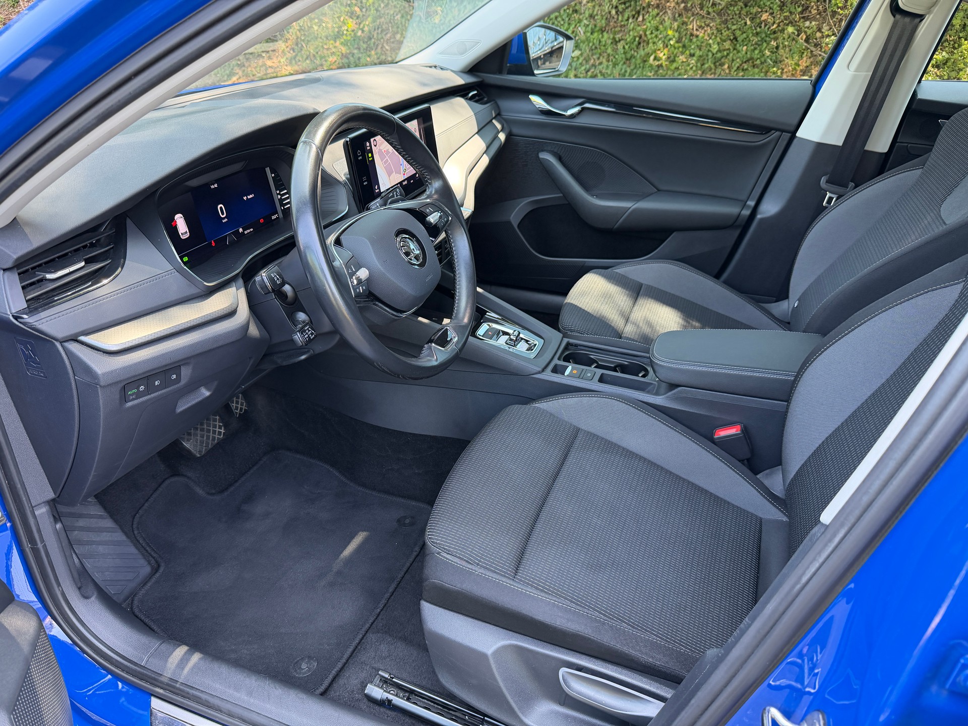 SKODA Octavia Combi 2.0 TDI DSG Ambition-image-2