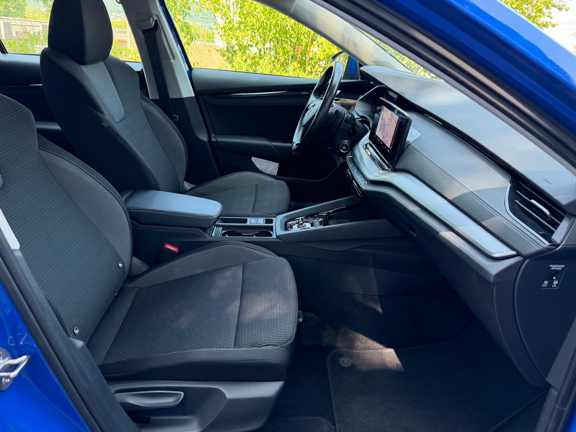 SKODA Octavia Combi 2.0 TDI DSG Ambition-image-12