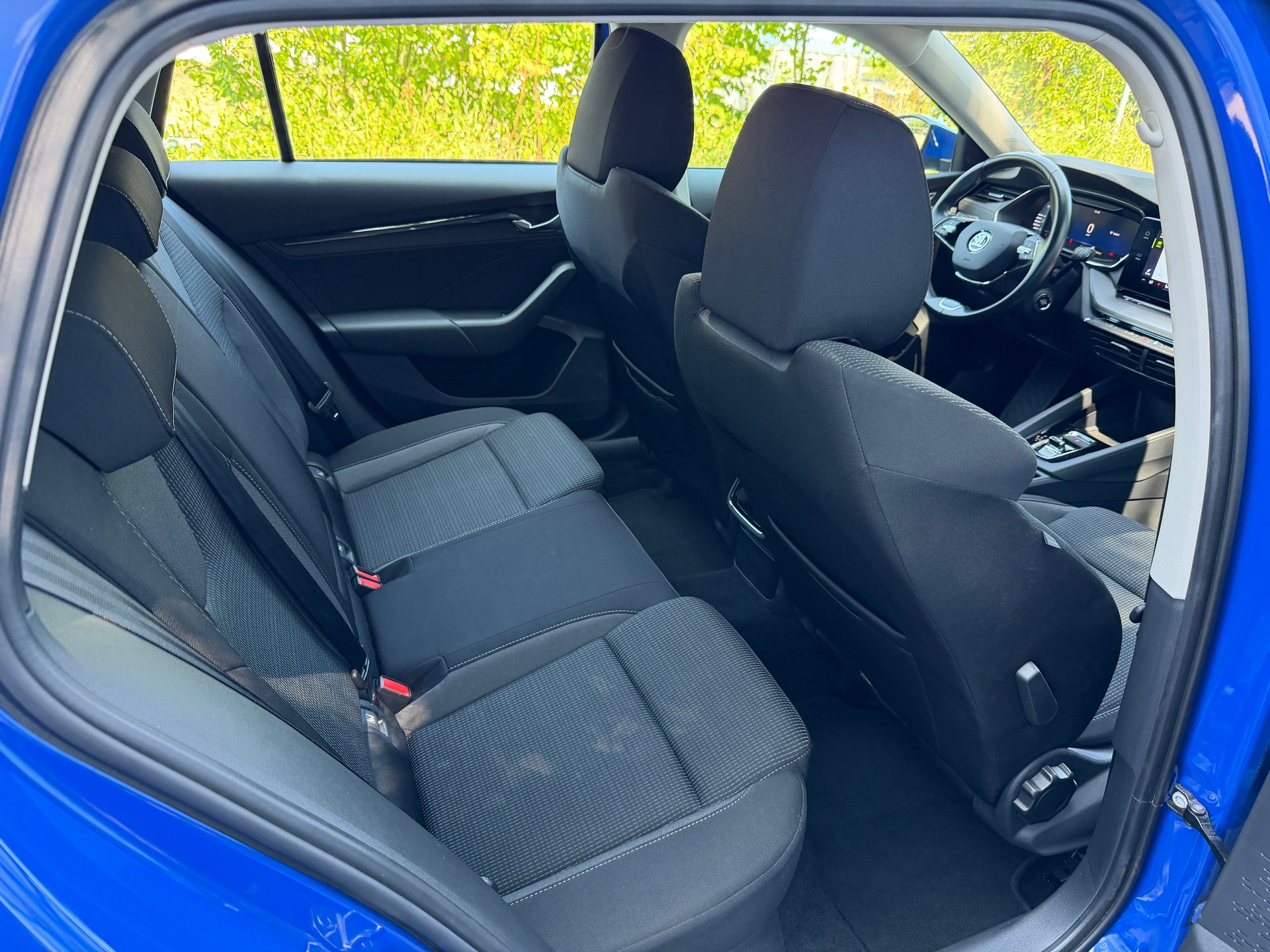 SKODA Octavia Combi 2.0 TDI DSG Ambition-image-13