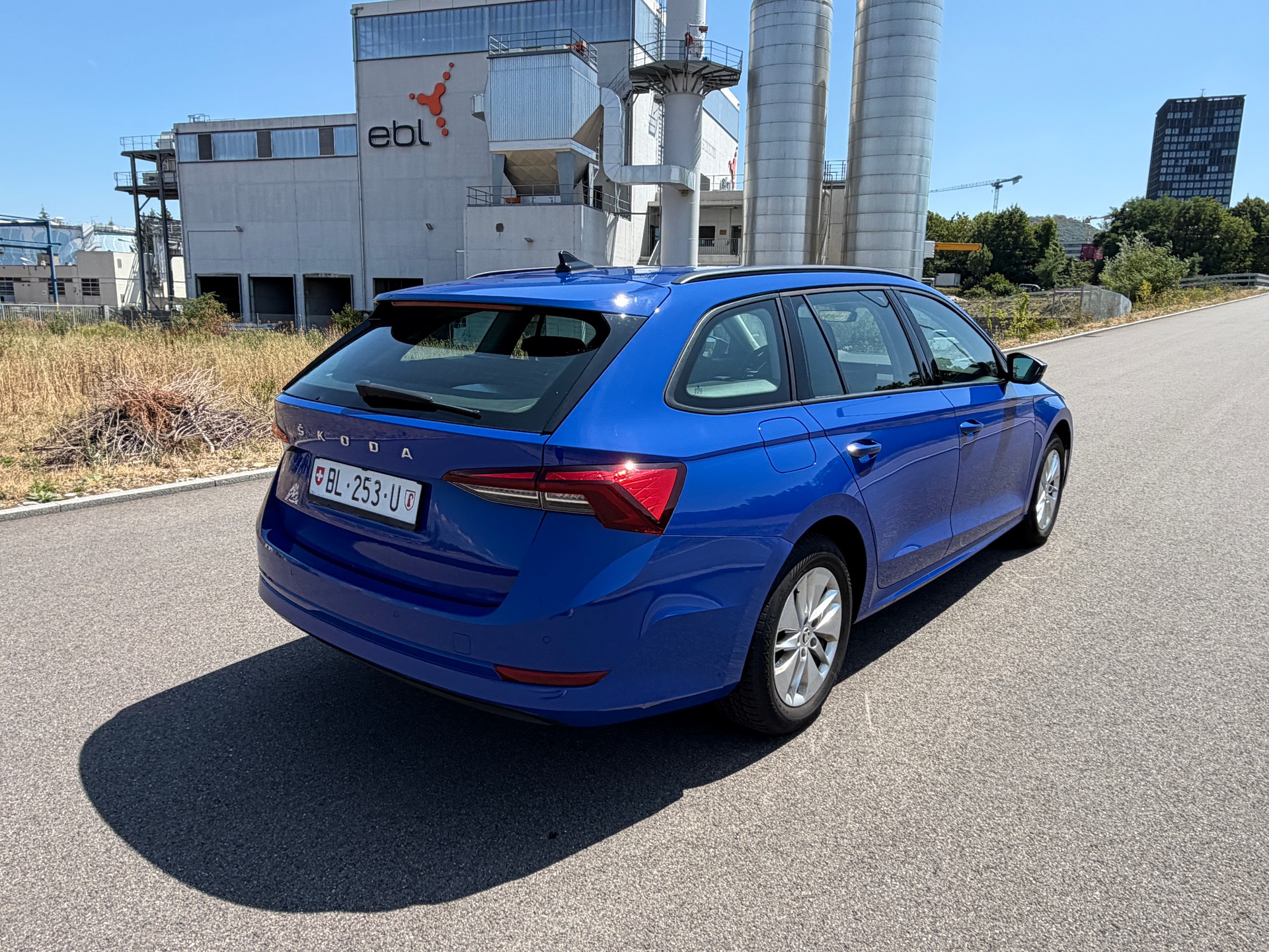 SKODA Octavia Combi 2.0 TDI DSG Ambition-image-6