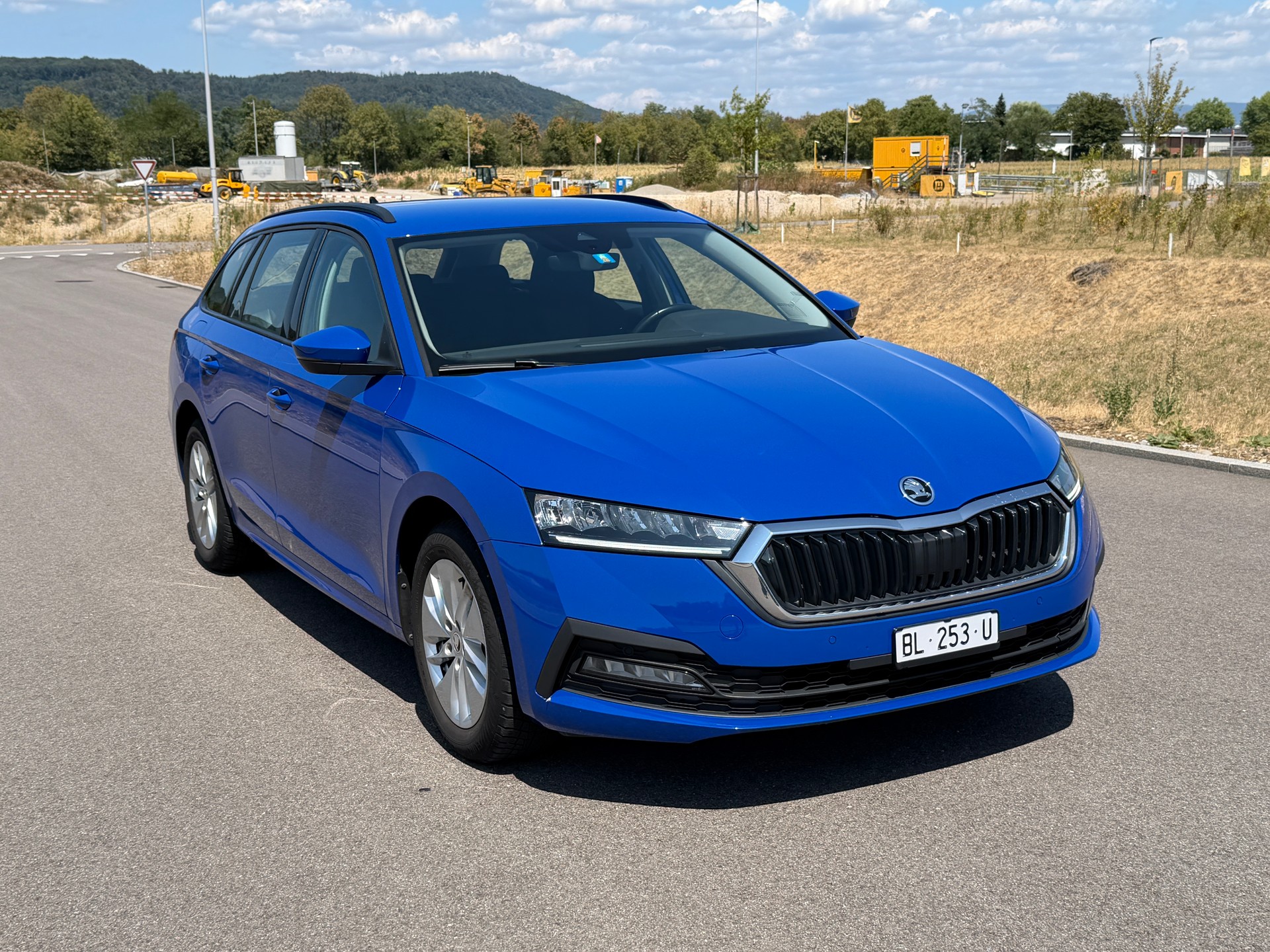 SKODA Octavia Combi 2.0 TDI DSG Ambition-image-4