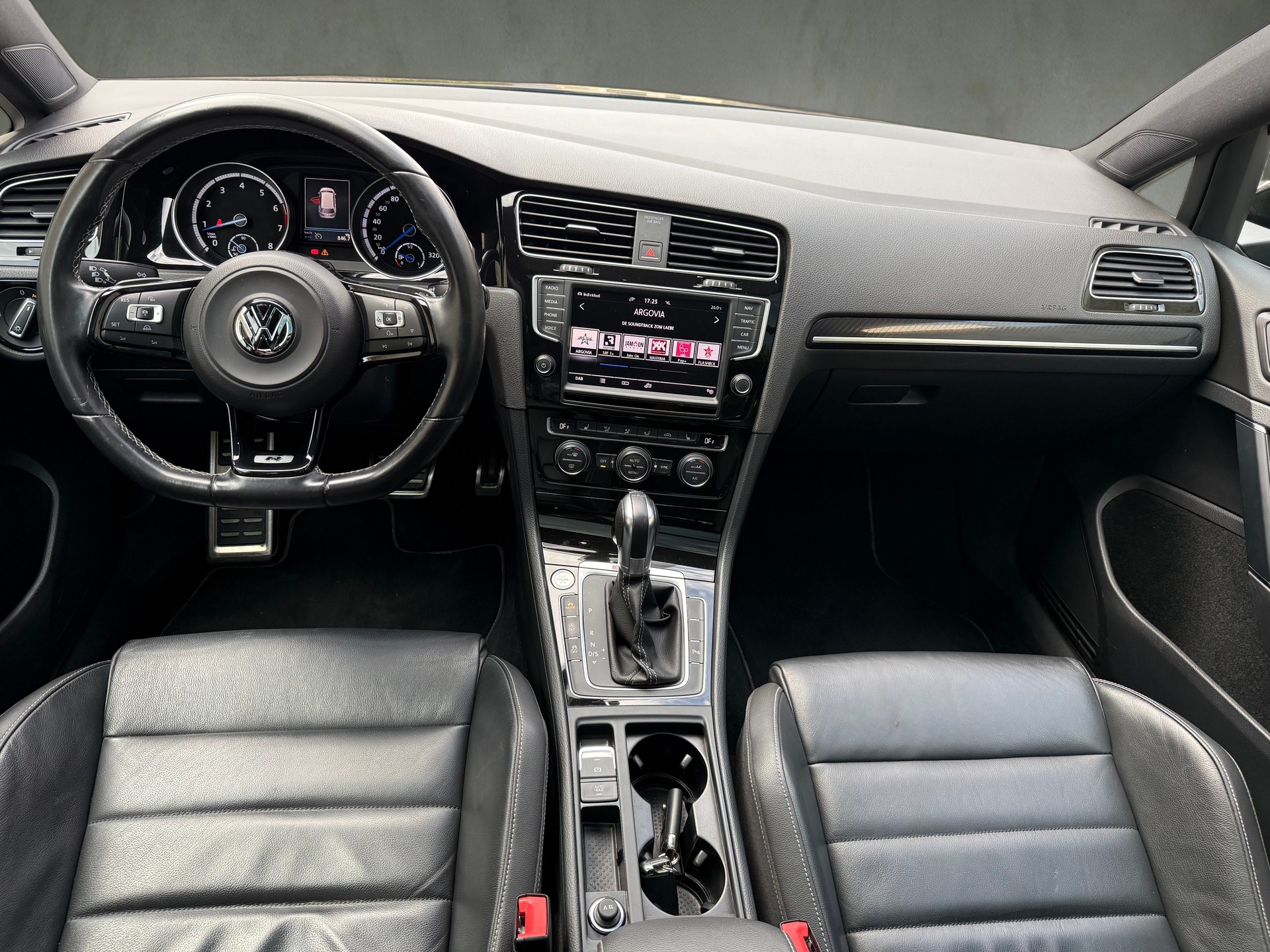VW Golf Variant 2.0 TSI R 4 Motion DSG-image-9