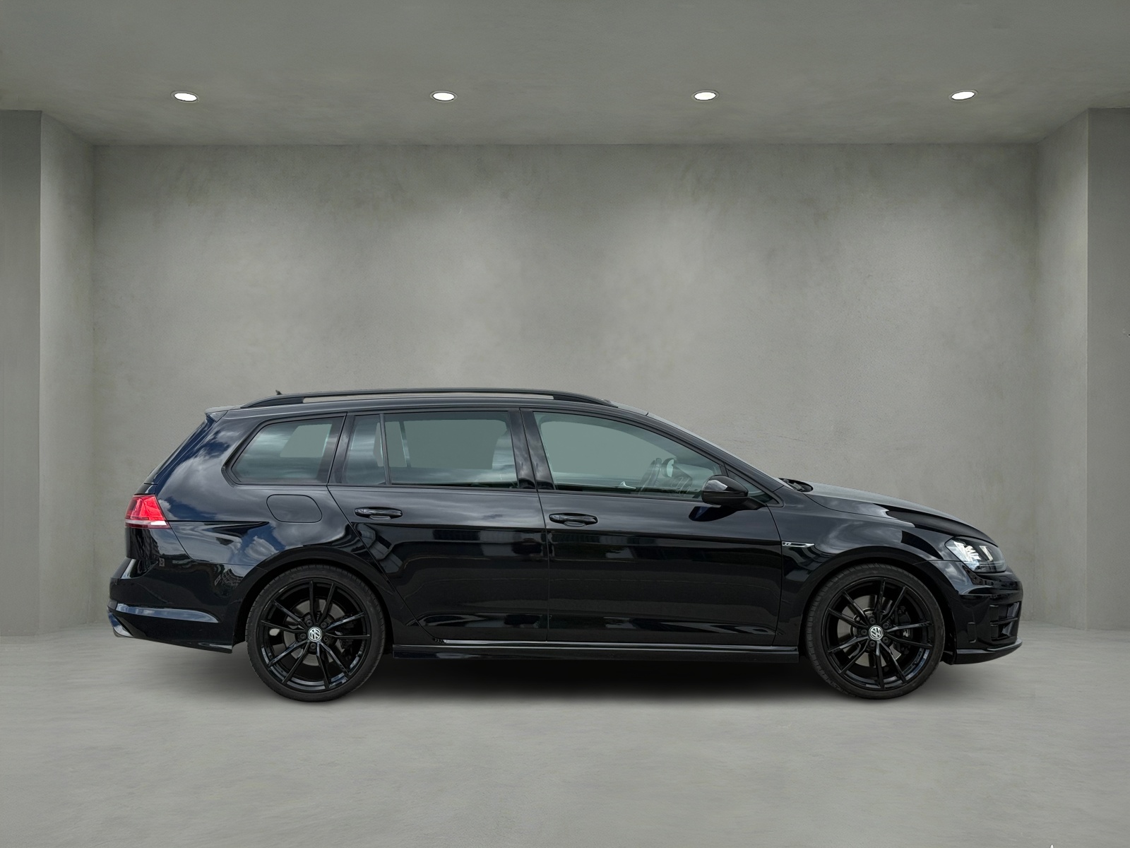 VW Golf Variant 2.0 TSI R 4 Motion DSG-image-5