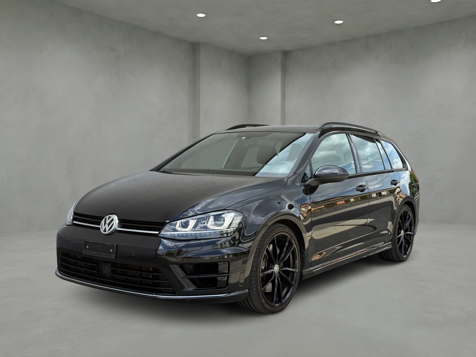 VW Golf Variant 2.0 TSI R 4 Motion DSG-image-0