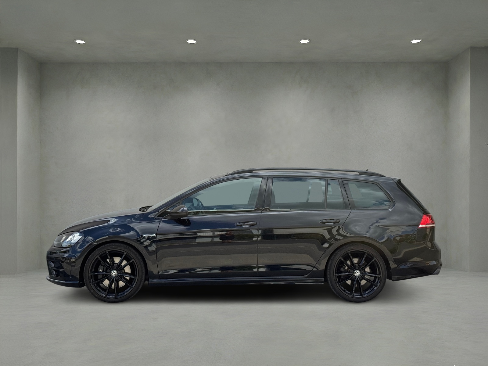VW Golf Variant 2.0 TSI R 4 Motion DSG-image-1