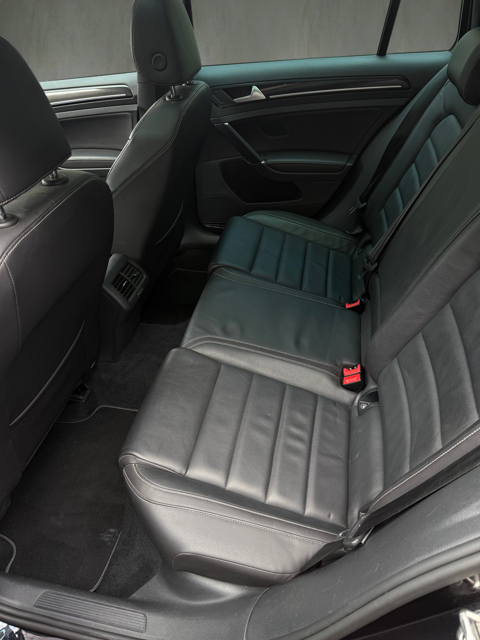 VW Golf Variant 2.0 TSI R 4 Motion DSG-image-10