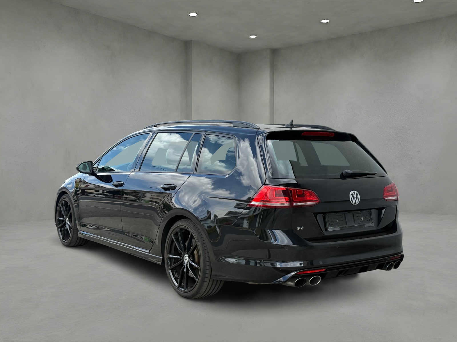 VW Golf Variant 2.0 TSI R 4 Motion DSG-image-2