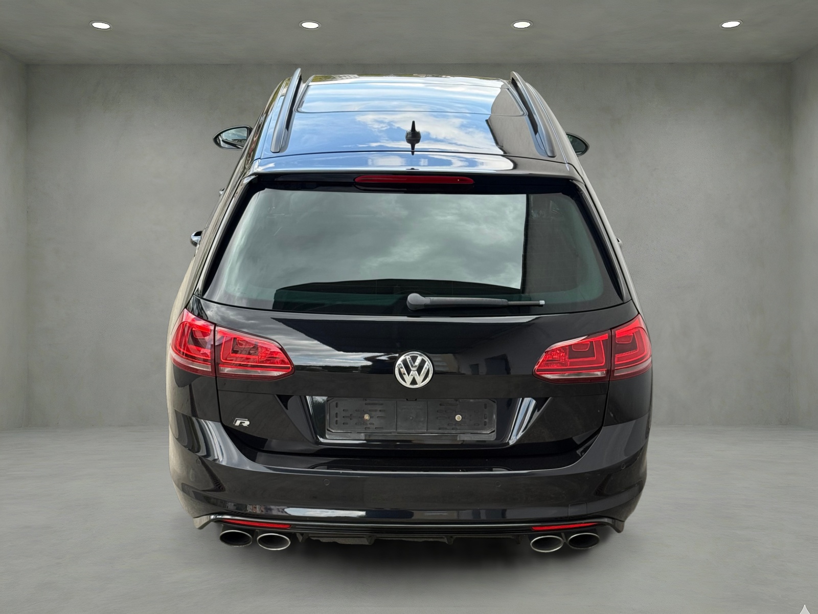 VW Golf Variant 2.0 TSI R 4 Motion DSG-image-4
