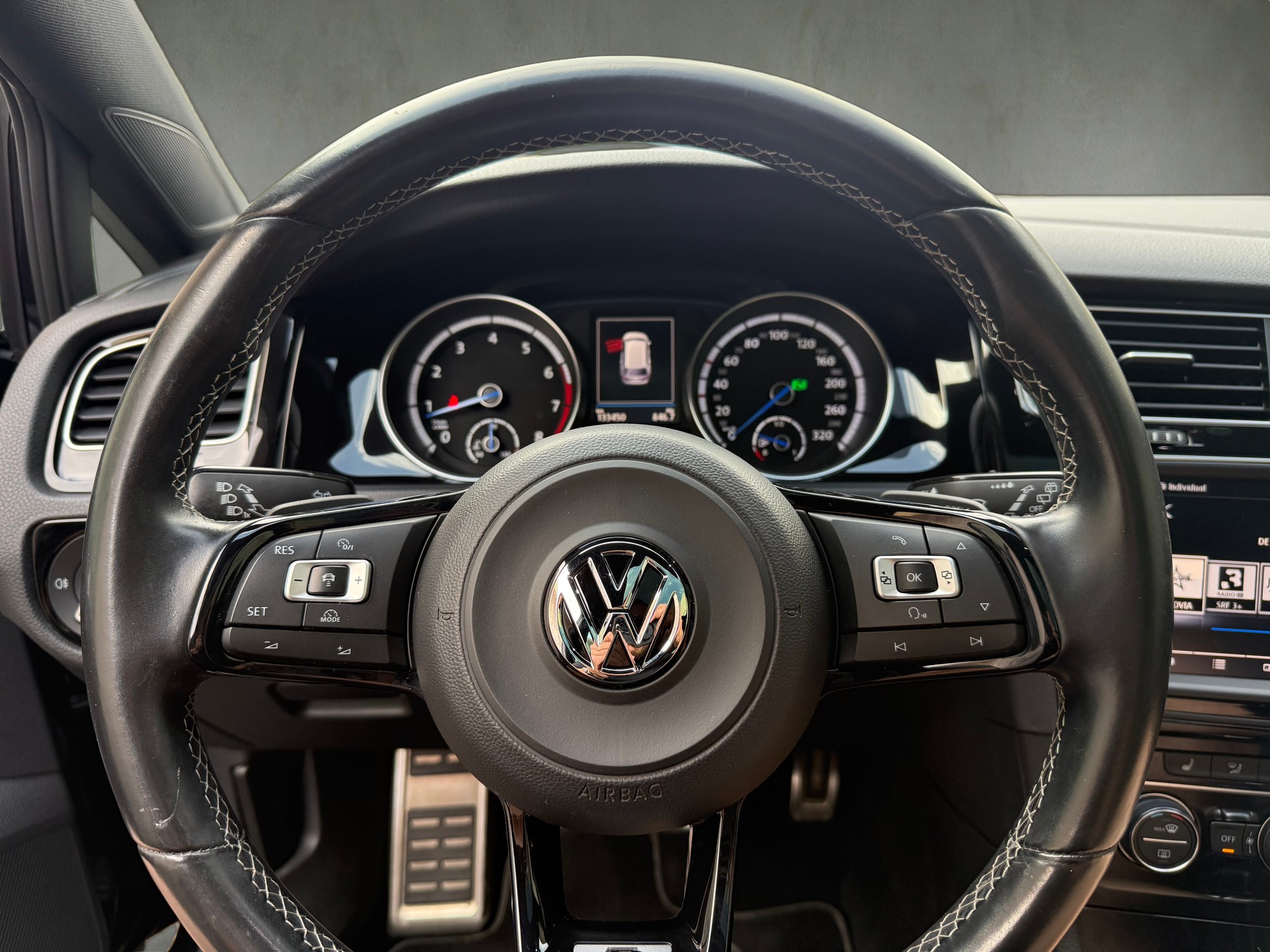 VW Golf Variant 2.0 TSI R 4 Motion DSG-image-12