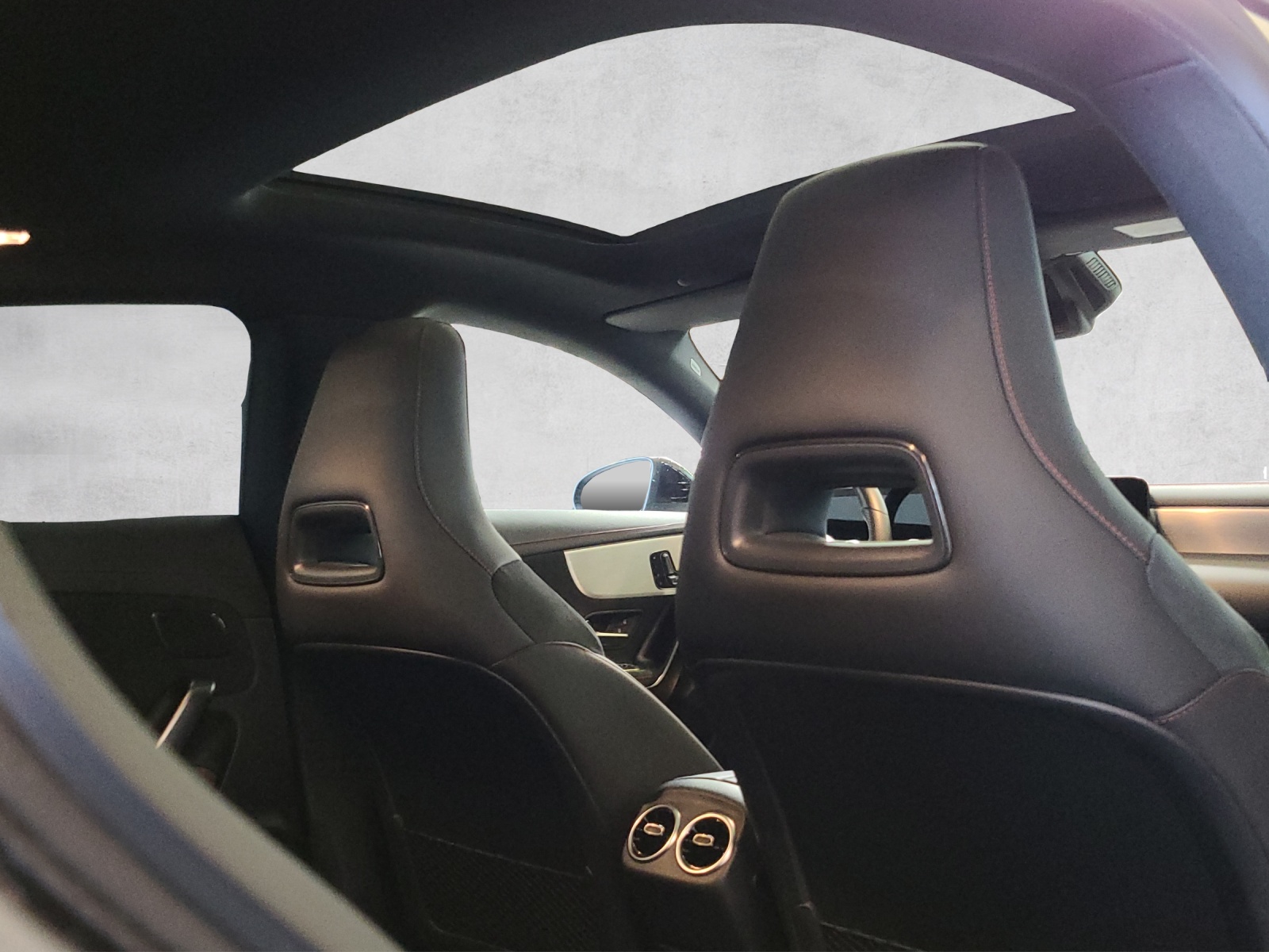 MERCEDES-BENZ CLA Shooting Brake 250 4Matic 7G-DCT AMG Line-image-14