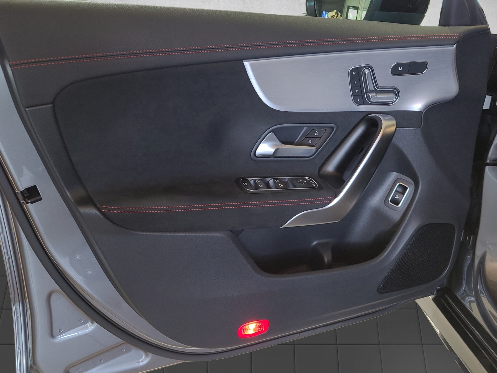 MERCEDES-BENZ CLA Shooting Brake 250 4Matic 7G-DCT AMG Line-image-8