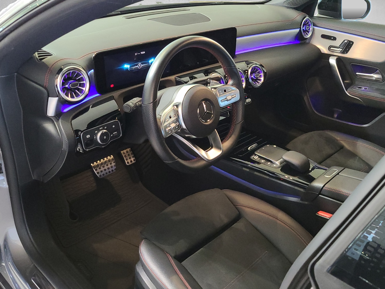 MERCEDES-BENZ CLA Shooting Brake 250 4Matic 7G-DCT AMG Line-image-6