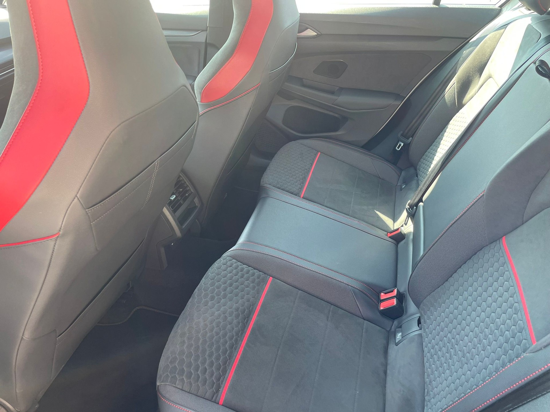 VW GOLF 2.0 TSI GTI Clubsport DSG Performance Pack-image-12