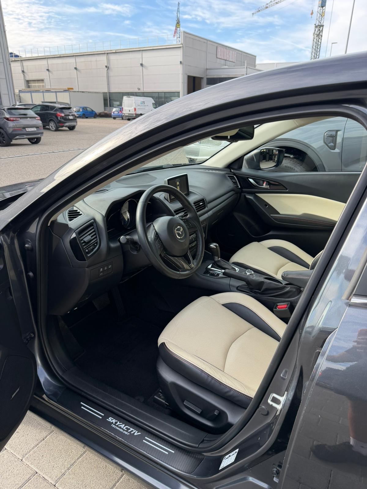 MAZDA 3 SKYACTIV-G 120 Revolution Automat-image-24