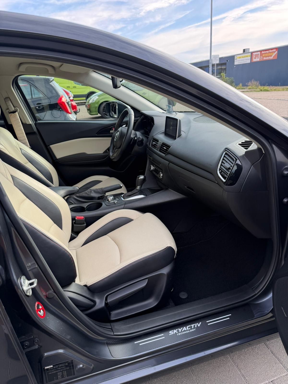 MAZDA 3 SKYACTIV-G 120 Revolution Automat-image-21