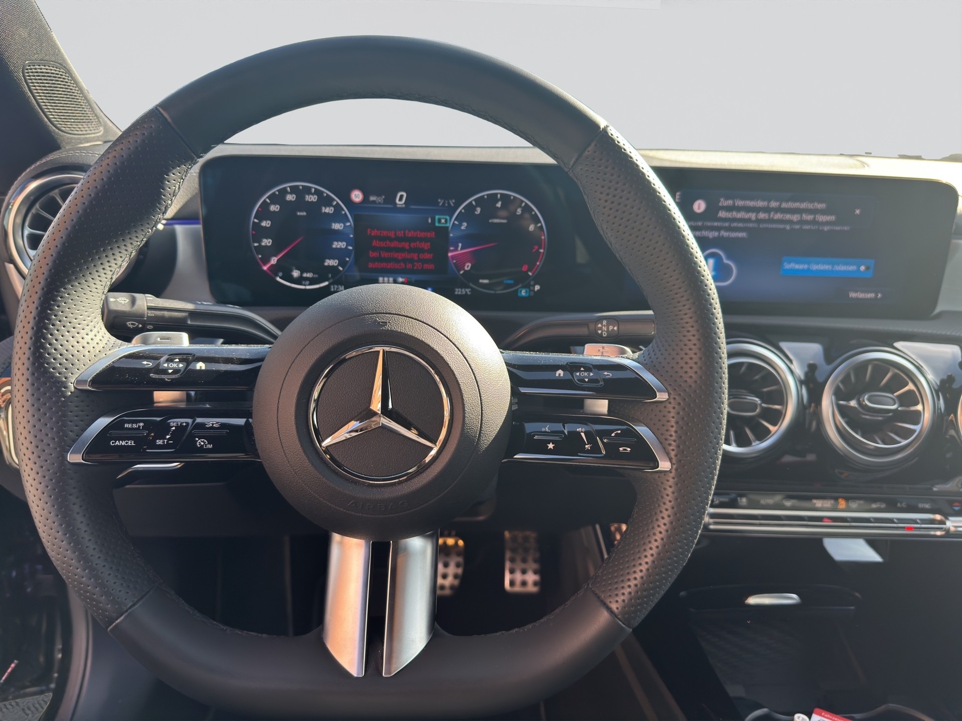 MERCEDES-BENZ CLA 200 7G-DCT AMG Edition Night-image-4