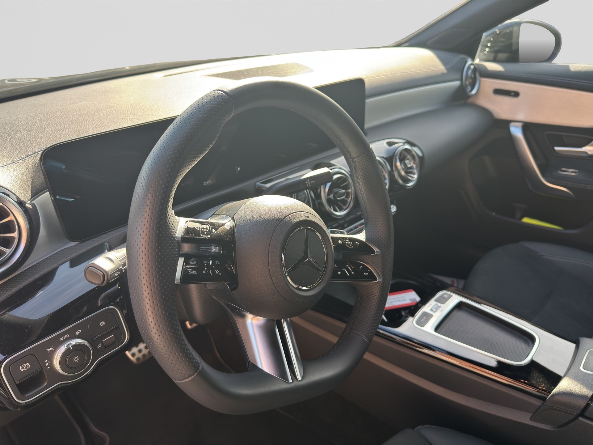 MERCEDES-BENZ CLA 200 AMG Edition Night 7G-DCT-image-10