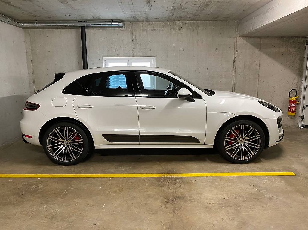 PORSCHE MACAN-image-2