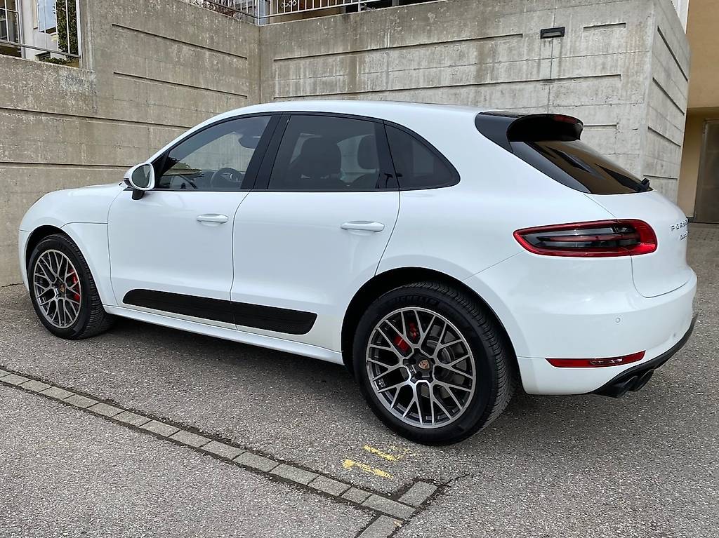 PORSCHE MACAN-image-3