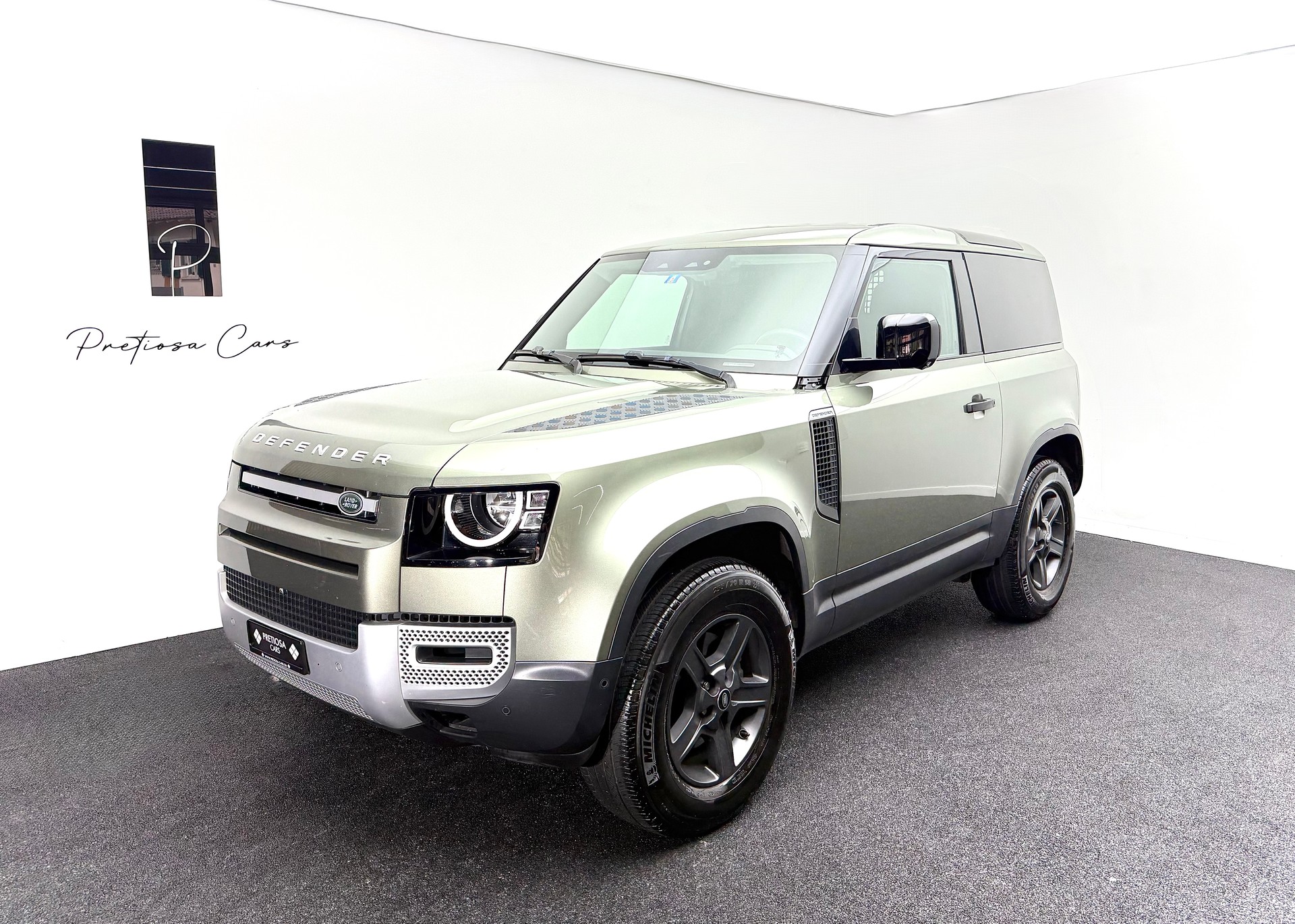 LAND ROVER Defender 110 3.0 D I6 200 S AWD AT8-image-1