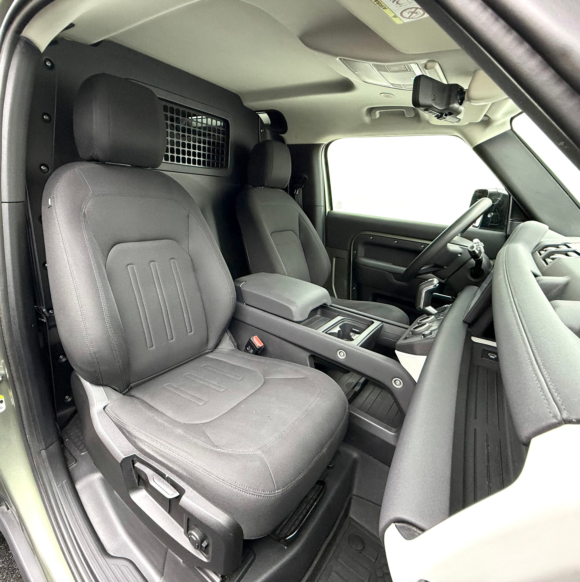 LAND ROVER Defender 110 3.0 D I6 200 S AWD AT8-image-10