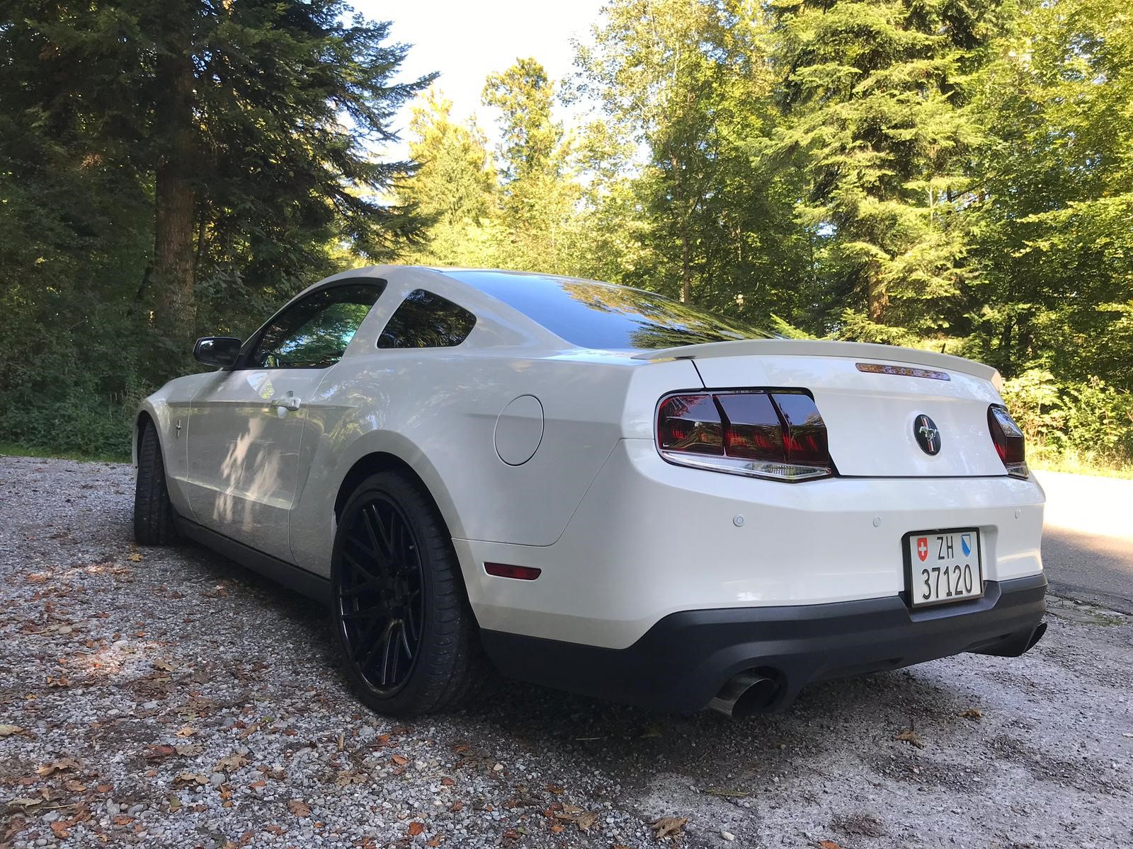FORD 5.0 V8 GT Premium-image-2