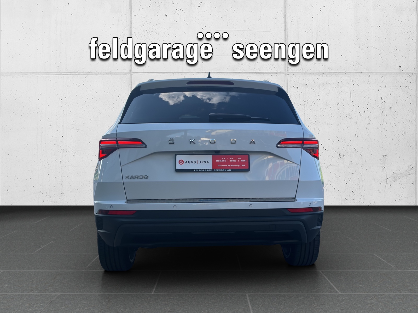 SKODA New Karoq 1.5 TSI Ambition DSG mit AHK, Panorama Schiebedach & Standheizung-image-5