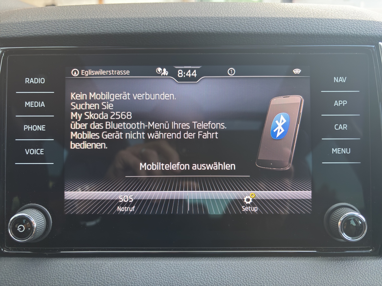 SKODA New Karoq 1.5 TSI Ambition DSG mit AHK, Panorama Schiebedach & Standheizung-image-20