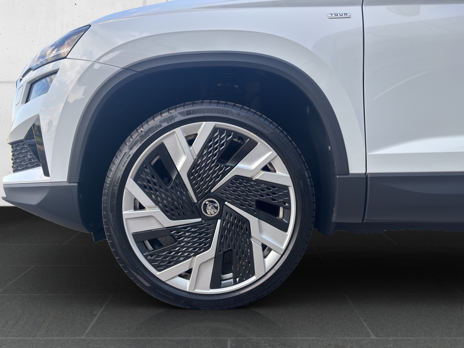 SKODA New Karoq 1.5 TSI Ambition DSG mit AHK, Panorama Schiebedach & Standheizung-image-7
