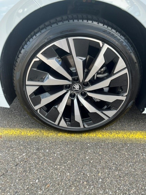 SKODA Enyaq 85x Sportline 4x4-image-3
