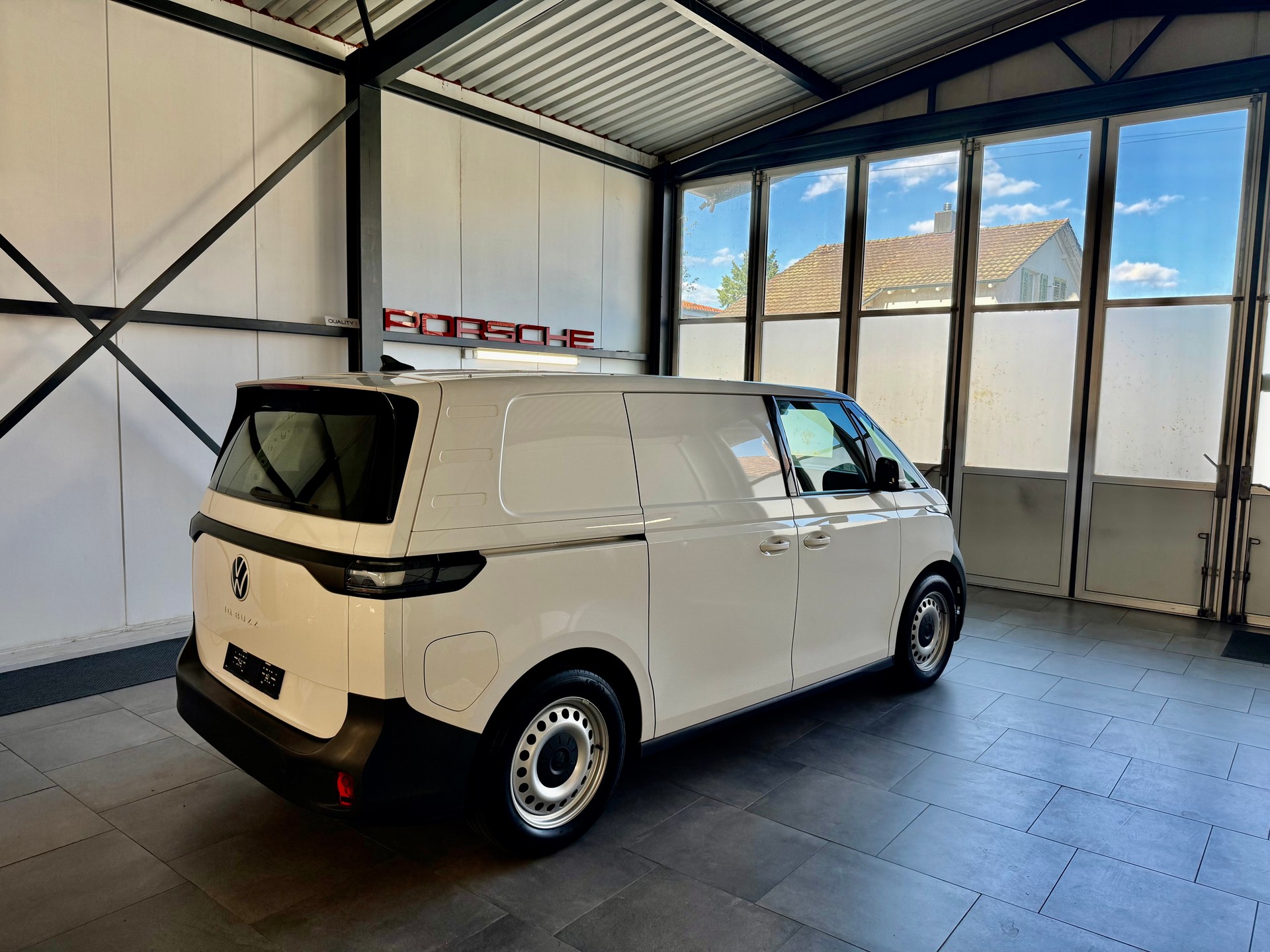 VW ID. Buzz Cargo 77 kWh Pro – 204PS / AHK-image-1