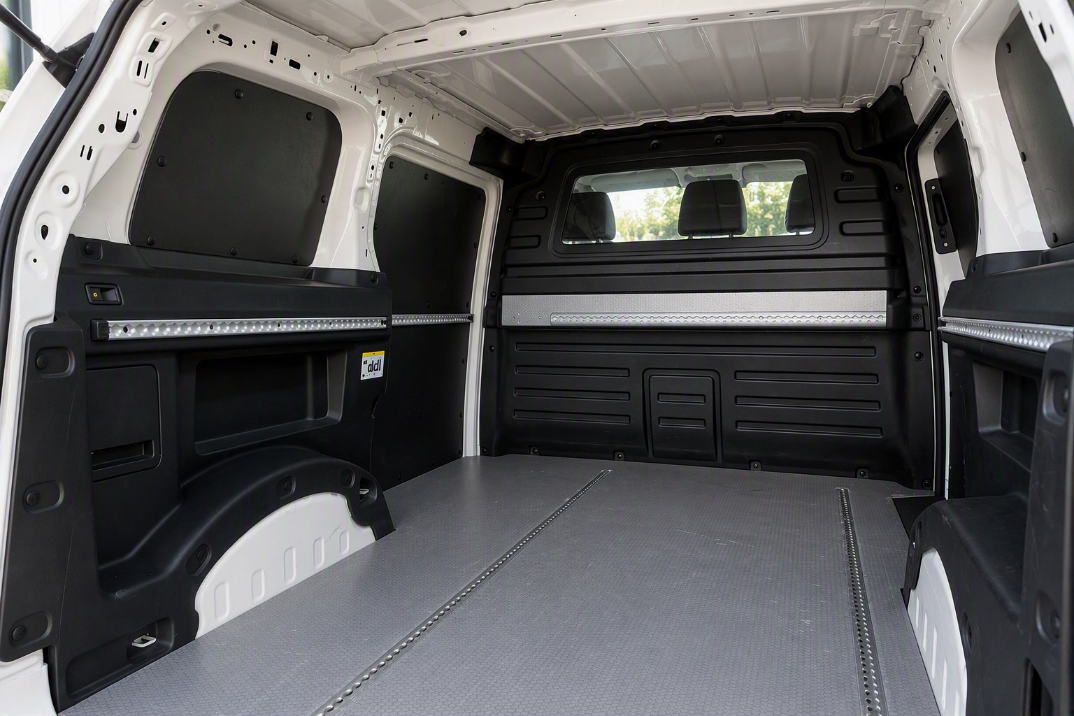 VW ID. Buzz Cargo 77 kWh Pro – 204PS / AHK-image-5
