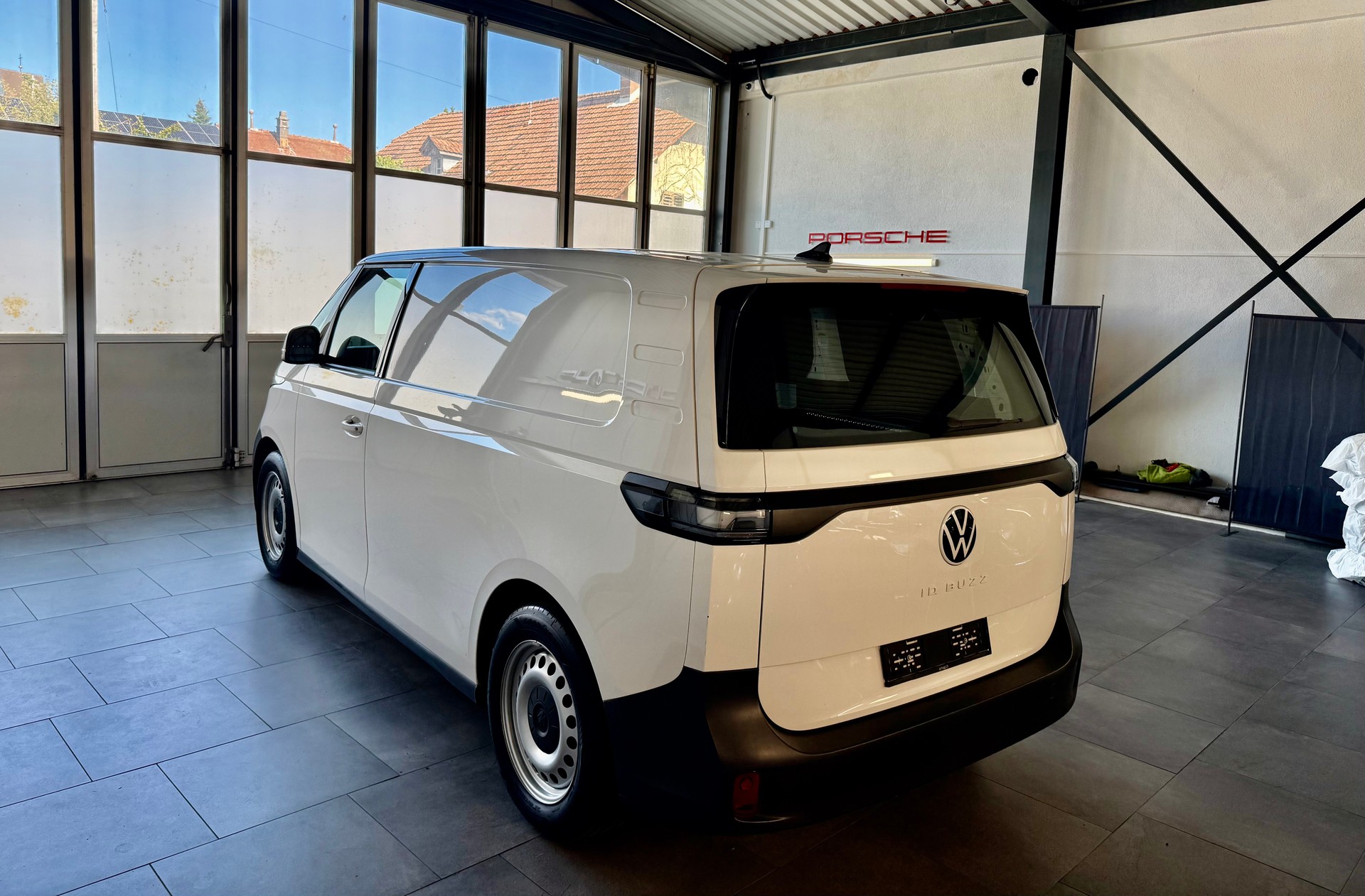 VW ID. Buzz Cargo 77 kWh Pro – 204PS / AHK-image-3