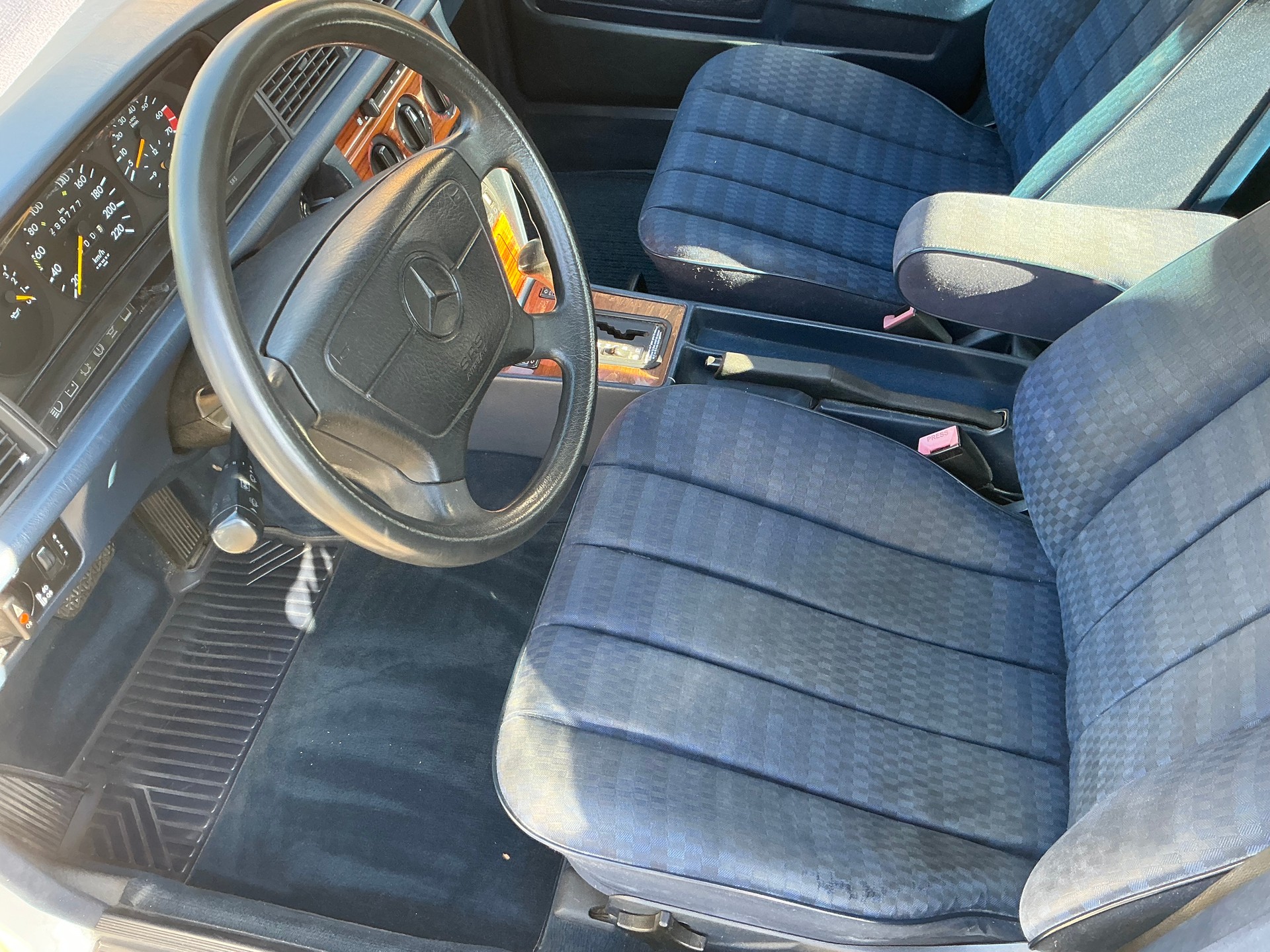 MERCEDES-BENZ 190 E 1.8-image-8