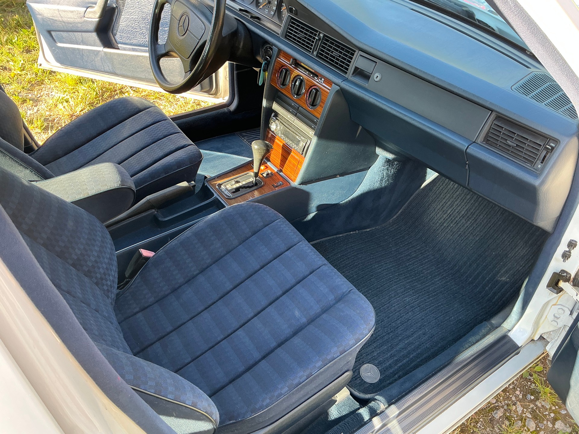 MERCEDES-BENZ 190 E 1.8-image-7