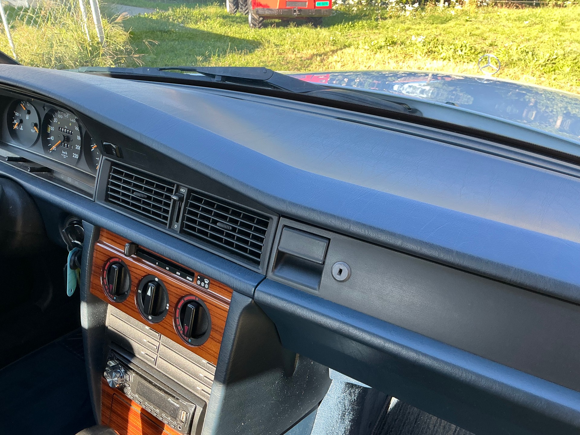 MERCEDES-BENZ 190 E 1.8-image-4