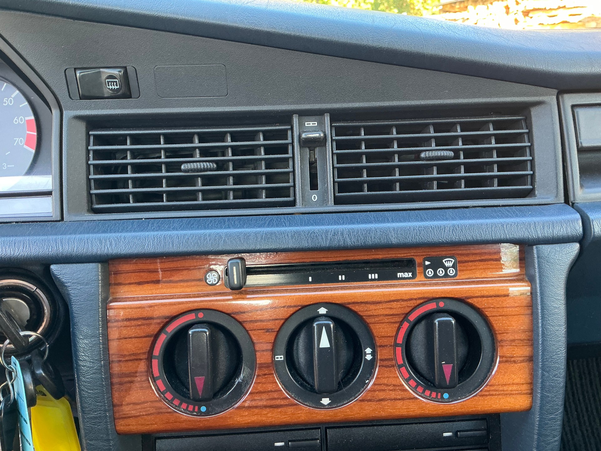 MERCEDES-BENZ 190 E 1.8-image-3