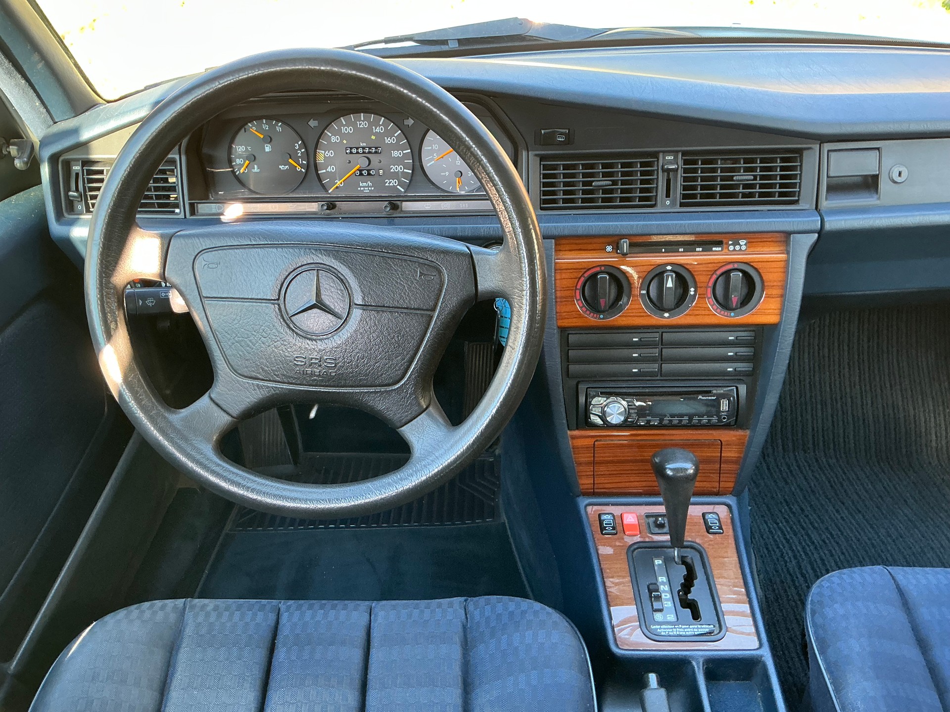 MERCEDES-BENZ 190 E 1.8-image-2