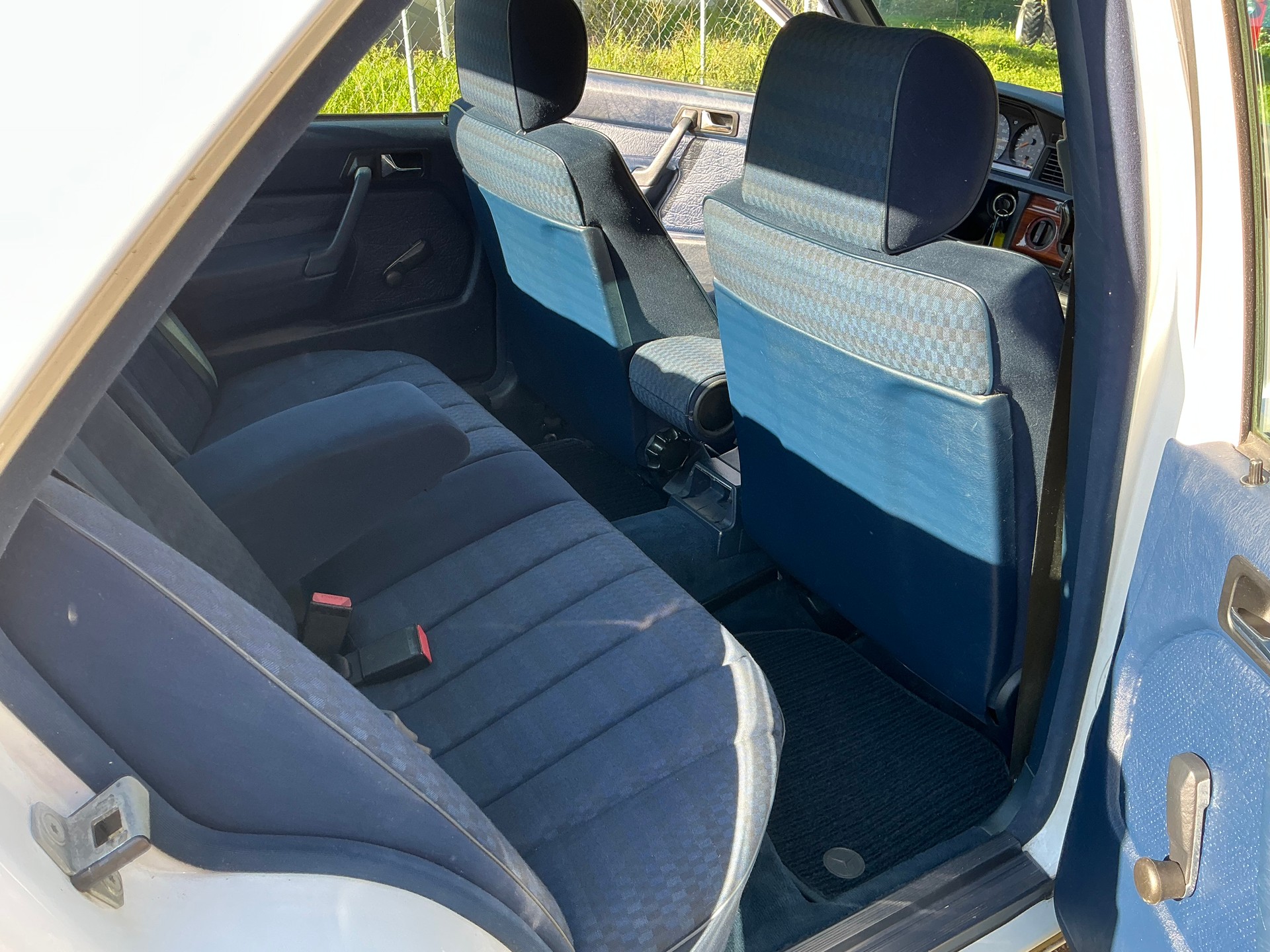 MERCEDES-BENZ 190 E 1.8-image-9